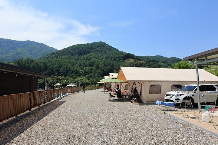 [경기도 가평군] 산마을글램핑 – 두밀리 산마을에 있는 조용하고 깨끗한 글램핑 숙소
