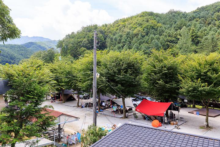 [경상남도 거창군] 강가민박캠핑장 – 울창한 수목과 시원한 계곡이 있는 곳