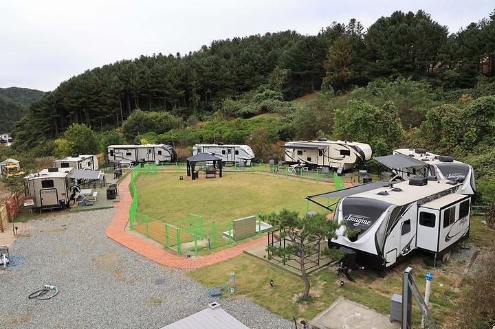 [강원도 홍천군] 수피아캠핑카라반 – 럭셔리카라반