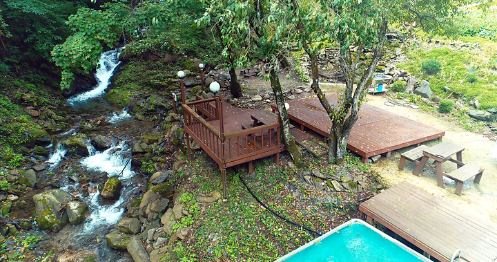 [강원도 정선군] 정선 도원펜션&캠핑장 – 어도원계곡에 있는 펜션내  캠핑장