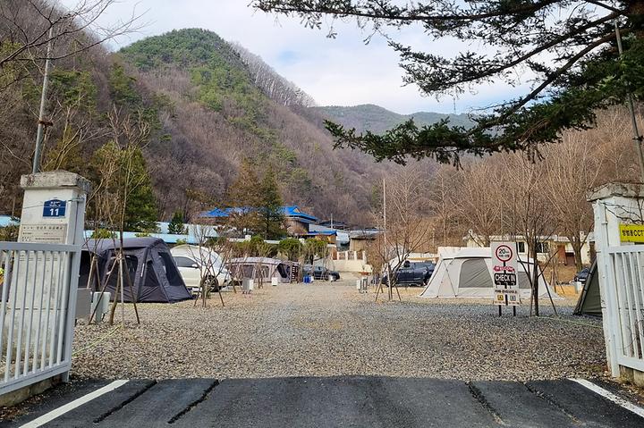 [충청북도 옥천군] 캠핑클라쓰 – 산으로 둘러싸인 아늑한 캠핑장