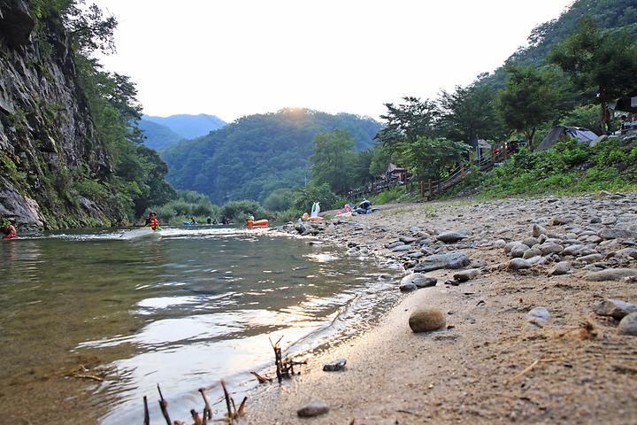 [강원도 횡성군] 횡성초보캠핑장 – 절벽으로 둘러싸인 협곡 속 힐링 캠핑장