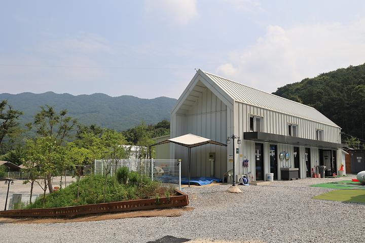 [경기도 용인시] 휴 캠핑장(승건 관광농원) – 구봉산이 병풍같이 펼쳐진 전망좋은 산속 캠핑장