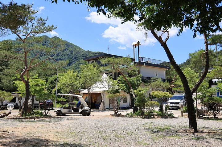 [경기도 가평군] 탐선골캠핑장 – 설악면소재지에 위치한 시원한 계곡이 수영장인 캠핑장