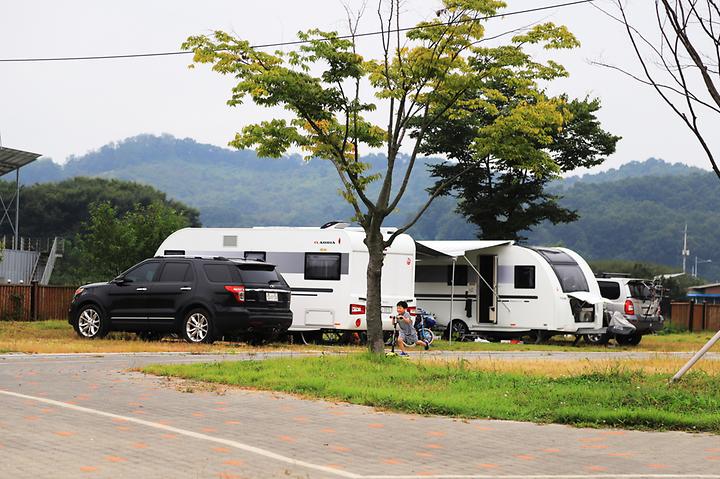 [경기도 연천군] 임진물새롬센터 오토캠핑장 – 왕징면 소재지옆 임진강변 자동차 야영장