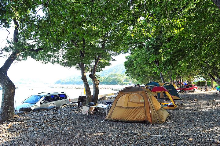 [경상남도 남해군] 초전마을 캠핑장 – 조용하고 한적한 곳으로 떠나고 싶을 땐 초전마을로.