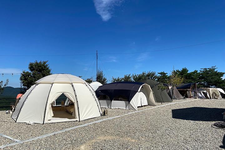 [경상북도 경주시] 산바다 캠핑장 – 마우나 리조트 인근에 위치해 있으며, 산에서 바다뷰를 감상 할 수 있는 소규모 캠핑장