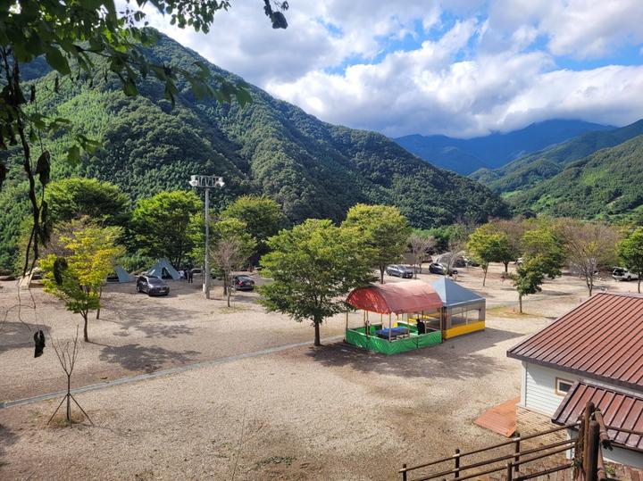 [경상남도 산청군] 지리산 당근 오토캠핑장 – 지리산 천황봉 아래 경치최고의 캠핑장
