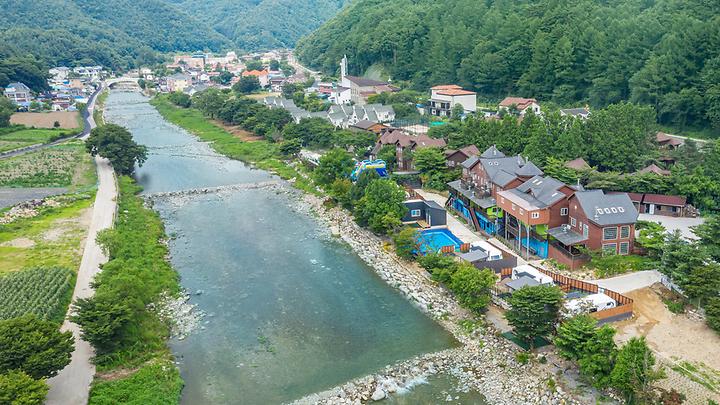 [전라북도 무주군] 하늘땅카라반 – 낭만적인 분위기의 카라반 캠핑장