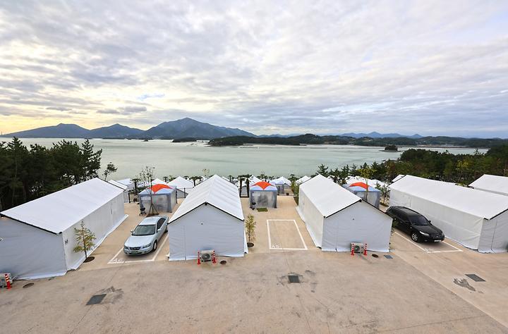 [경상남도 사천시] 비토 노을숲 글램핑 – 노을뷰가 일품인 전객실 오션뷰. 온수풀