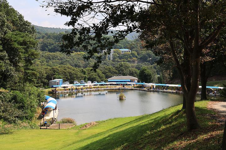 [경기도 여주시] 캠프여주 – 저수지 낚시터 풍광이 일품인 관광농원내 야영장