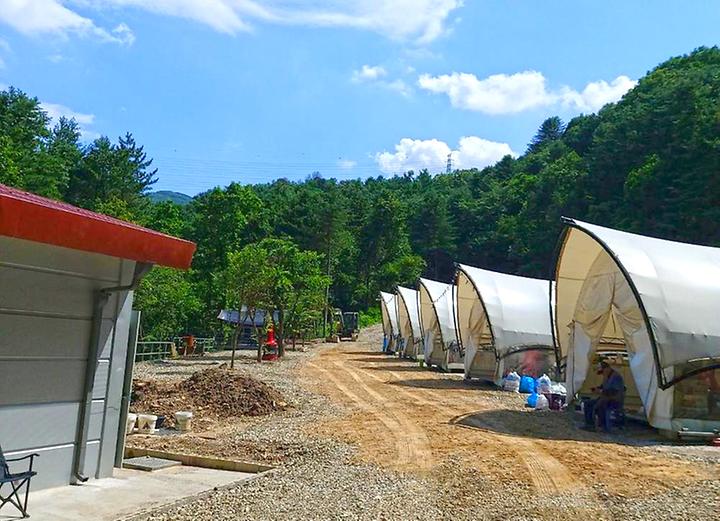 [경기도 포천시] 개울가에캠핑관광농원 – 경기도 포천시에 있는 개울가를 끼고 있는 소규모 캠핑/글램핑장