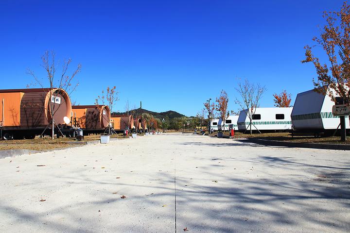 [경상북도 구미시] 구미캠핑장 – 낙동강을 배경으로 펼쳐진 대규모 캠핑장