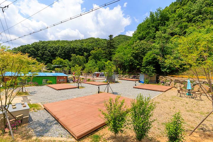 [충청남도 천안시] 서리실 힐링 가족캠핑장 – 산으로 둘러싸여 자연친화적인 캠핑장