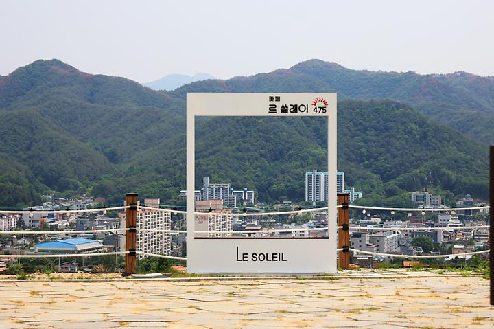 [강원도 양구군] 르쏠레이475카페 야영장 – 양구가 한눈에 보이는 산중턱에 위치한 카페와 글램핑