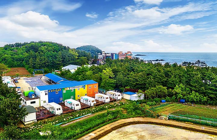 [강원도 고성군] 쭌카라반 캠핑장 – 아야진 해수욕장에서 가까운 카라반과 자동차야영장