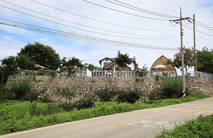 [강원도 삼척시] 카사비앙카 – 삼척 부남해변 언덕위 소규모 럭셔리 글램핑