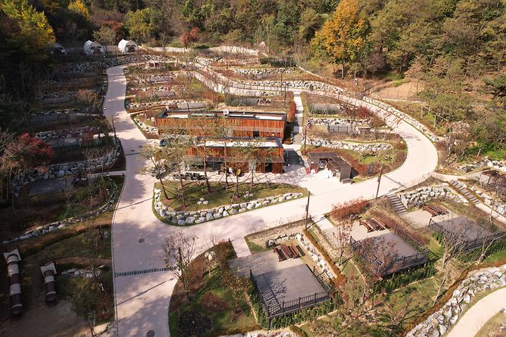 [서울특별시 은평구] 앵봉산 가족캠핑장 – 서울 서북권 최초의 테라스형 캠핌장
