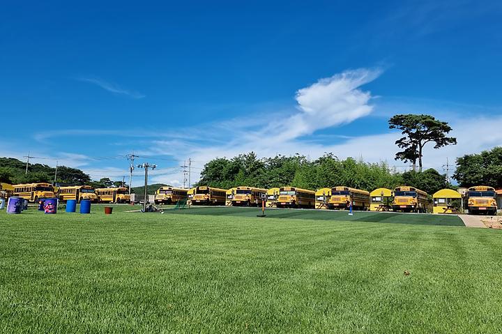 [충청남도 태안군] 안면도스쿨버스캠핑장 – 이국적인 분위기가 돋보이는 캠핑장