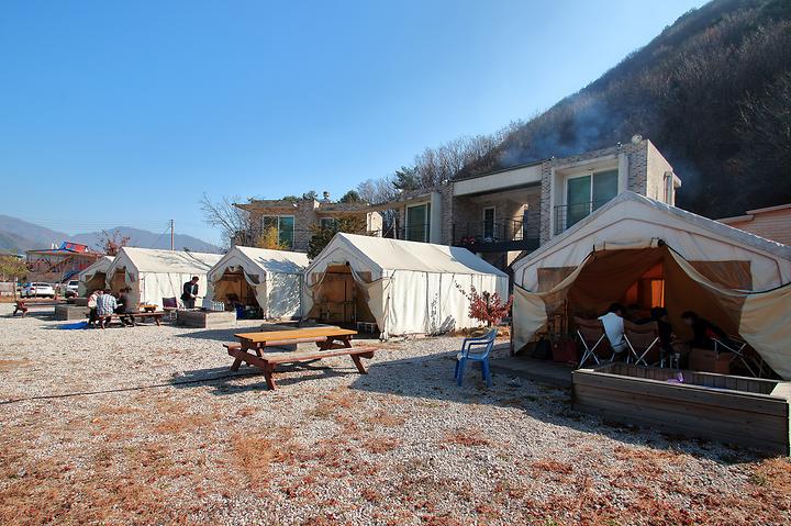 [강원도 화천군] 카누글램핑펜션 – 숲에서 즐기는 오붓한 글램핑