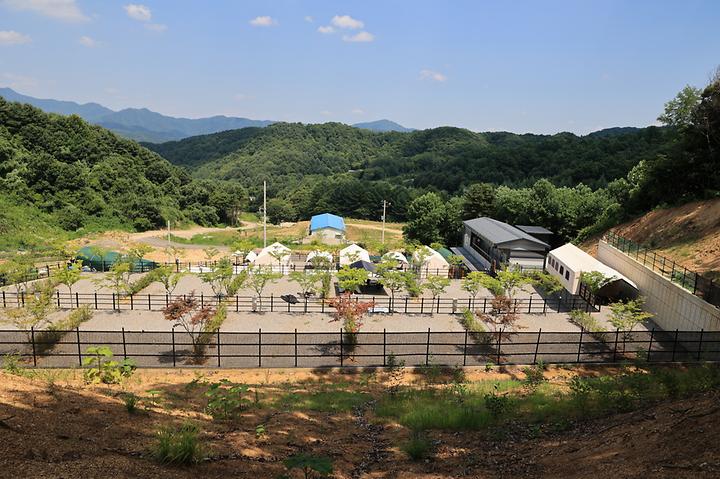 [경기도 가평군] 숲속에햇살캠핑장 – 전망좋고 조용한 산속 캠핑장