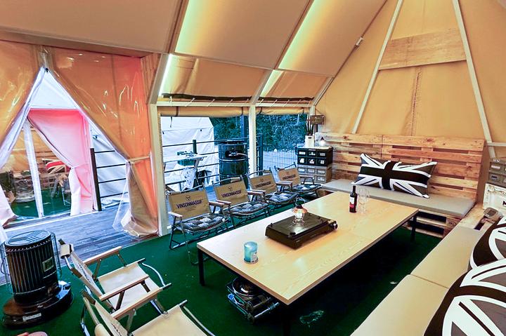 [경상북도 경산시] 산으로간 캠프 – 캠핑장 콘셉트의 바비큐 음식점