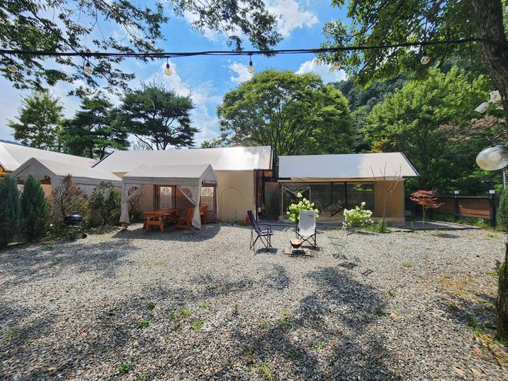 [경기도 가평군] 네츄럴 밸리 – 개별 온수 풀 글램핑 (4계절 개별 수영장 온수 풀)