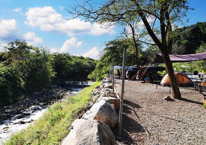 [경기도 광주시] 남한산성 캠핑장 –  서울, 성남 등과 가까운 남한산성에 계곡을 끼고있는 캠핑장