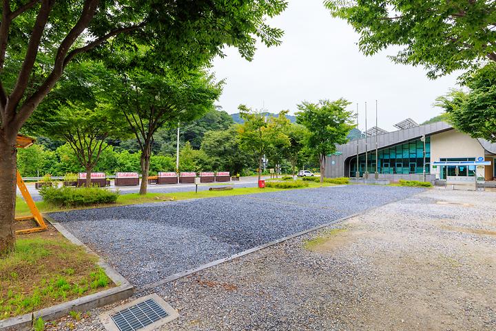 [충청북도 제천시] 박달재초록꿈캠핑체험장 – 깔끔함이 돋보이는 덕동계곡 인근 캠핑장