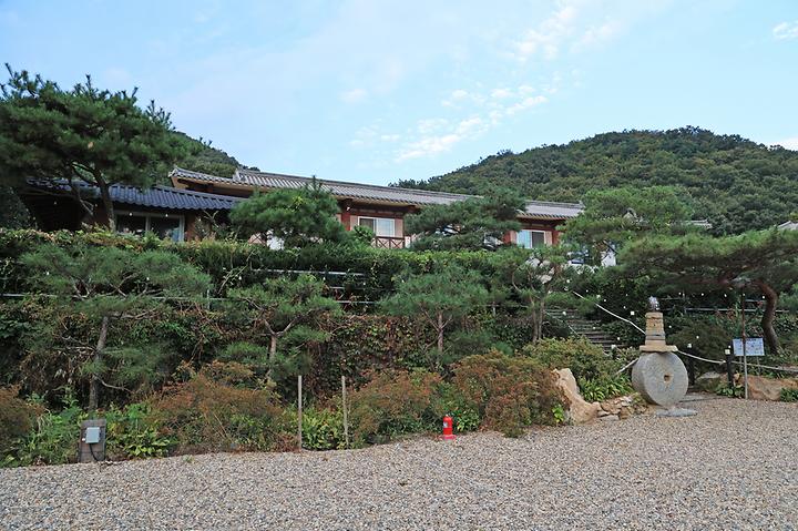 [경기도 이천시] 야한 캠핑장 – 와룡산 아래 들판뷰가 좋은 카페 겸 야영장