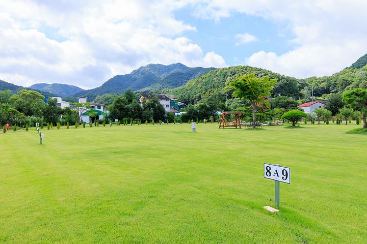 [충청남도 공주시] 동학사힐링캠핑장 – 계룡산 장군봉이 한눈에 보이는 캠핑장