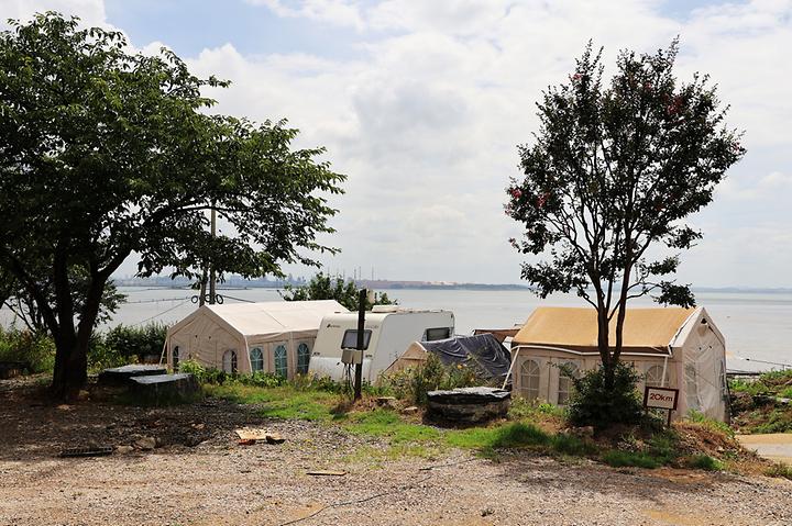 [경기도 화성시] 매향리 캠핑장 – 궁평항 방조제 아래 평화생태공원옆 해변 캠핑장