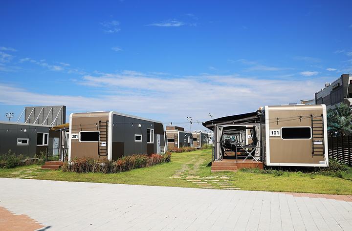 [경기도 시흥시] 웨이브파크 카라반 – 인공 서핑장 웨이브 파크에서 운영하는 카라반 숙소