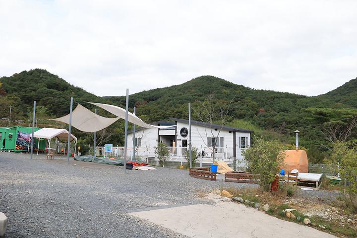 [경상남도 고성군] 언덕캠핑장 – 당항포 엑스포장 가는 길, 고개 마루에 있는 별 보기 좋은 캠핑장