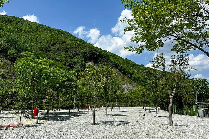 [전라북도 진안군] 황토하우스캠핑장 – 자연 친화적인 계곡 캠핑장