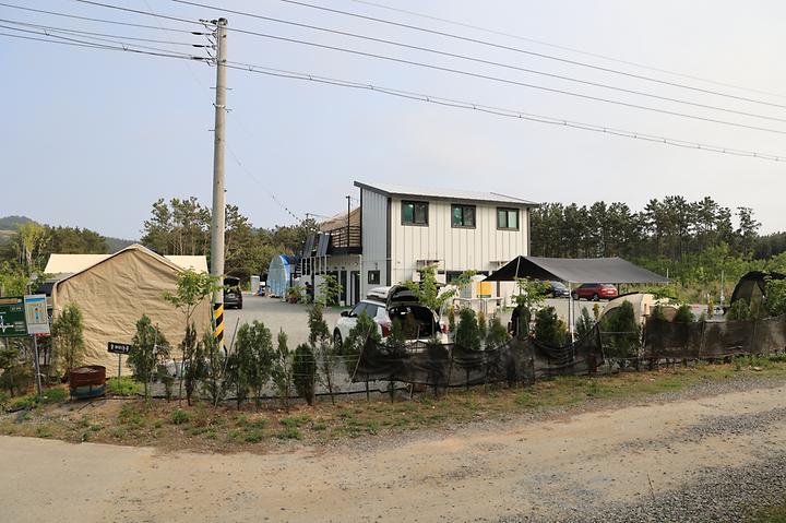 [충청남도 태안군] 신두리세븐패밀리캠핑장 – 신두리 해수욕장 앞 카라반&오토캠핑장