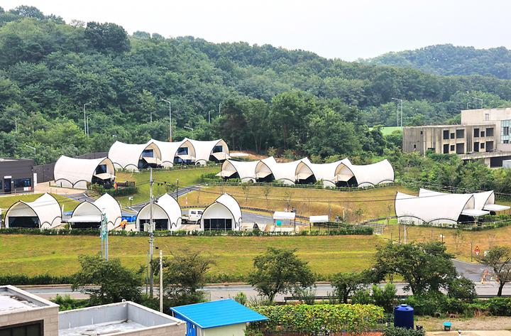 [경기도 평택시] 글램핑 봄 – 평택국제대교와 바다 뷰가 일품인 럭셔리 글램핑