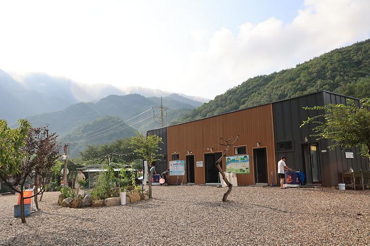 [강원도 원주시] 봉바위돌집 캠핑장 – 칠봉유원지 위쪽, 넓은 계곡가 캠핑장