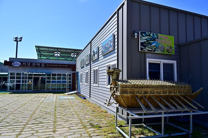 [경상남도 사천시] 거북선마을 캠핑장 – 바닷길 따라 드라이브 하기 좋은 캠핑장