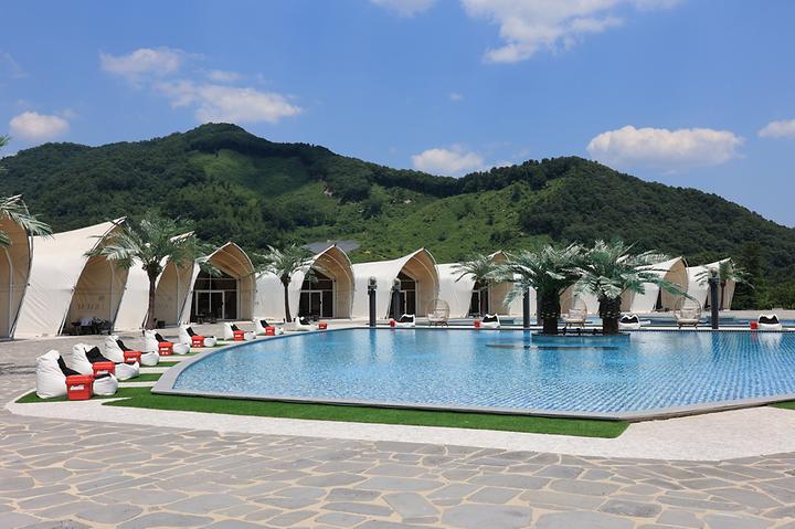 [경기도 가평군] 트라움 풀 빌라 글램핑&카라반 – 인피니티풀과 최고급 시설을 자랑하는 럭셔리 글램핑&카라반