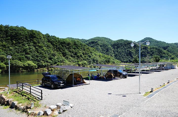 [강원도 영월군] 와룡천 캠핑장 – 영월 와룡천 강변에 위치한 마을 운영 캠핑장