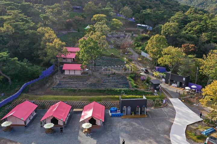 [전라남도 화순군] 화순정원글램핑관광농원 – 숲속 요새처럼 편안한 캠핑장