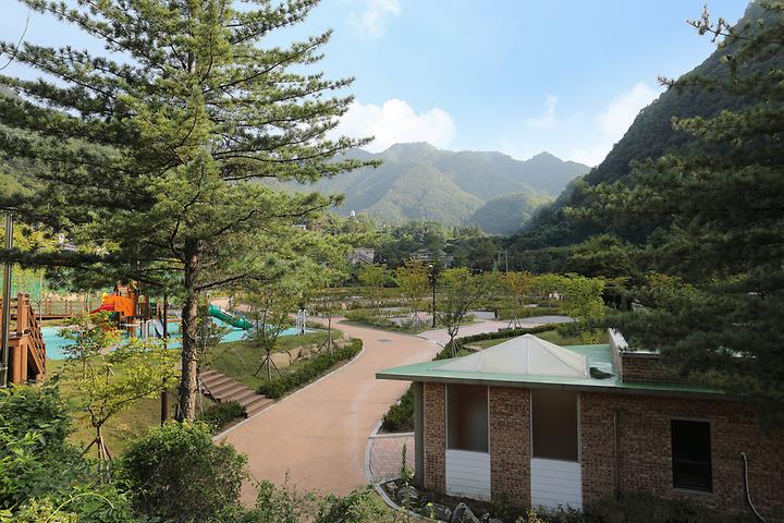 [충청북도 단양군] 천동오토캠핑장 – 넓은 대단지에 여유롭게 조성한 오토캠핑장