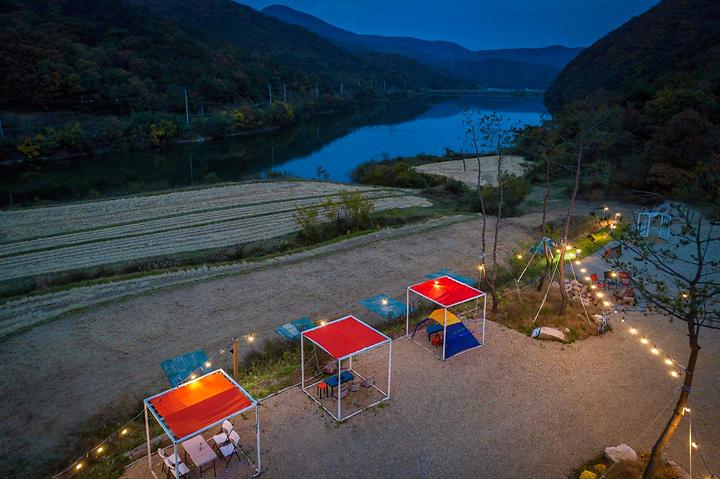 [경상북도 경주시] 달빛오름 경주 – 경주시 현곡면에 위치한 호수뷰와 마운틴뷰가 보이는 캠핑장