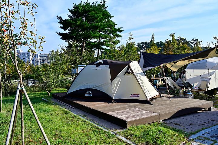 [경상남도 통영시] 케이블카파크랜드 오토캠핑장 – 관광단지 속 힐링 공간