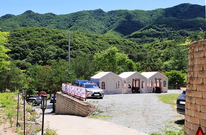 [경기도 가평군] 까사스위스 캠핑장 – 가평 에벨바이스 테마파크 맞은편에 위치한 놀이형 캠핑파크