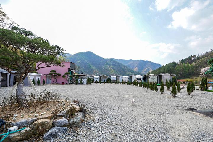 [전라북도 완주군] 완주달빛카라반 – 차분한 분위기의 깔끔함이 돋보이는 공간