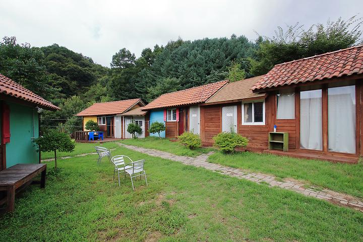 [충청북도 충주시] 햇살아래 캠핑장 – 부대시설이 차고 넘치는 카라반&캠핑장