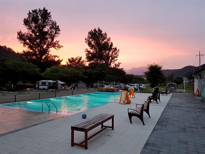 [경기도 가평군] 은빛물결캠핑장 – 물 맑고 그늘좋아 오토, 일반캠퍼 모두 만족하는 캠핑장