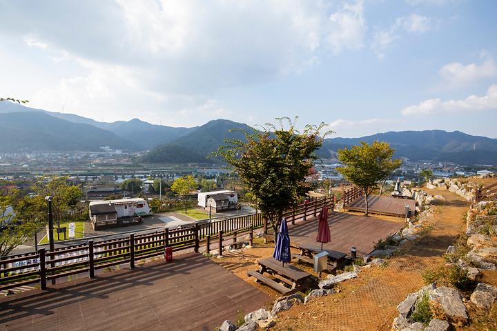 [경기도 동두천시] 소요별앤숲테마파크 – 산과 도시풍경을 함께 즐길 수 있는 도심형 가족 친화 캠핑장